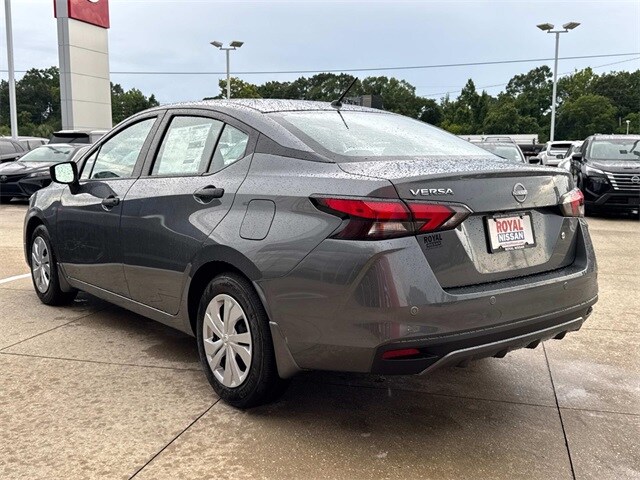 2025 Nissan Versa 1.6 S photo 4