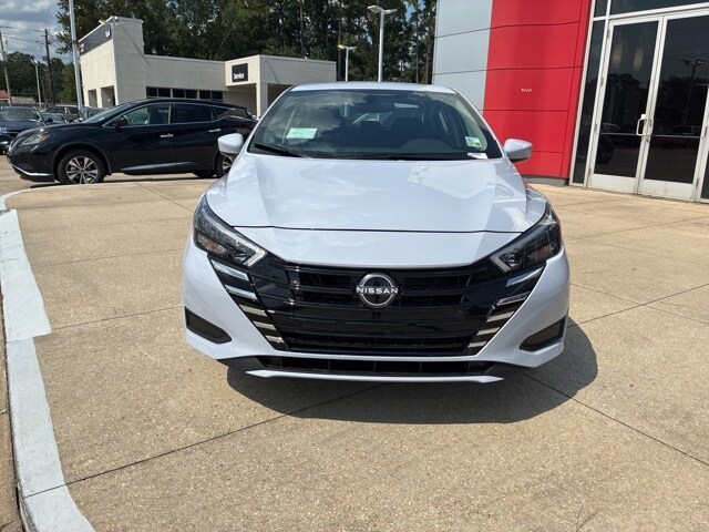 2025 Nissan Versa 1.6 SV photo 2