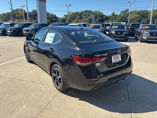 2025 Nissan Sentra SV photo 4