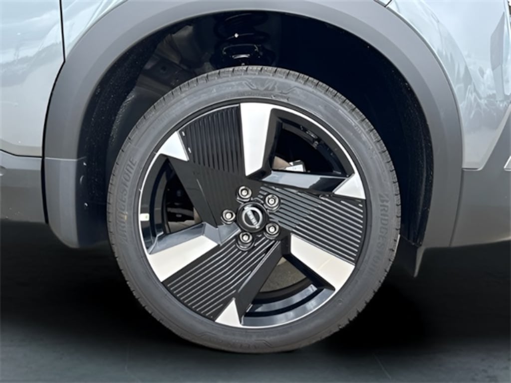 New 2025 Nissan Kicks SR SUV