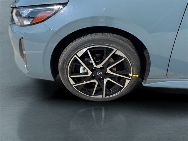 2025 Nissan Sentra SR photo 3