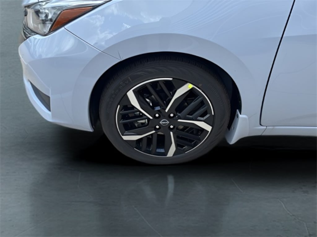 New 2025 Nissan Versa 1.6 SR Sedan