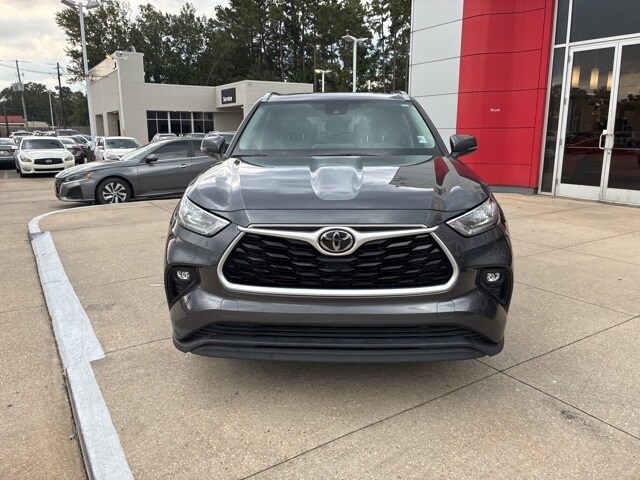 2020 Toyota Highlander XLE photo 2