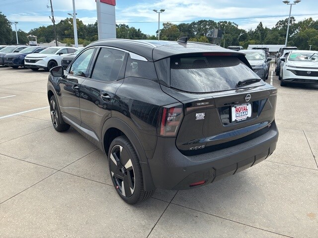 2025 Nissan Kicks SR photo 4