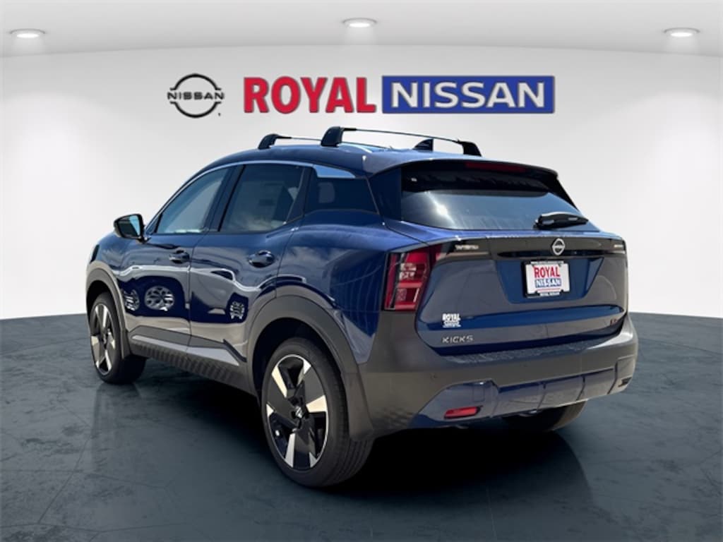 New 2025 Nissan Kicks SR SUV