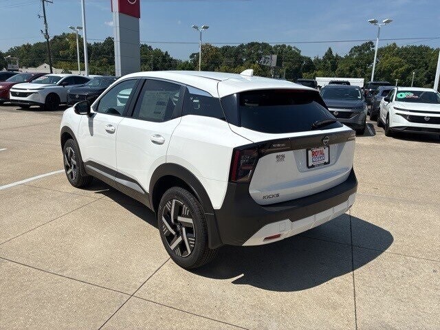 2025 Nissan Kicks SV photo 3