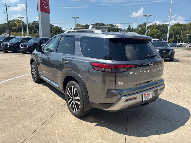 2025 Nissan Pathfinder SL photo 4