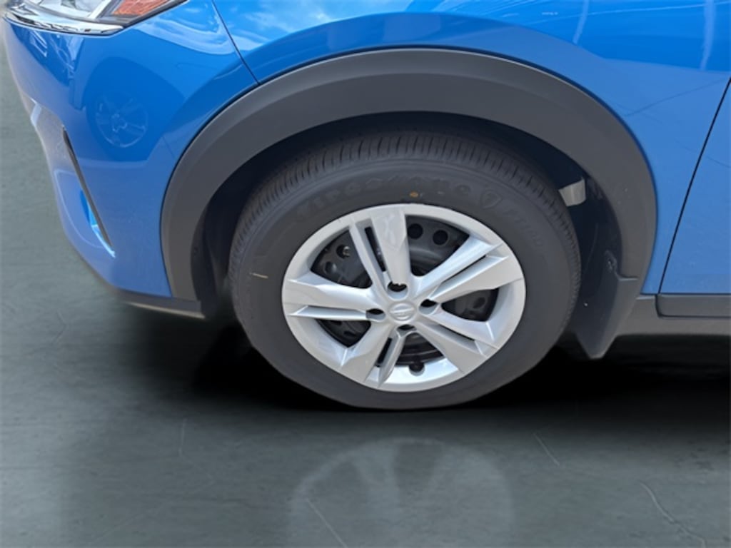 New 2025 Nissan Kicks Play S SUV