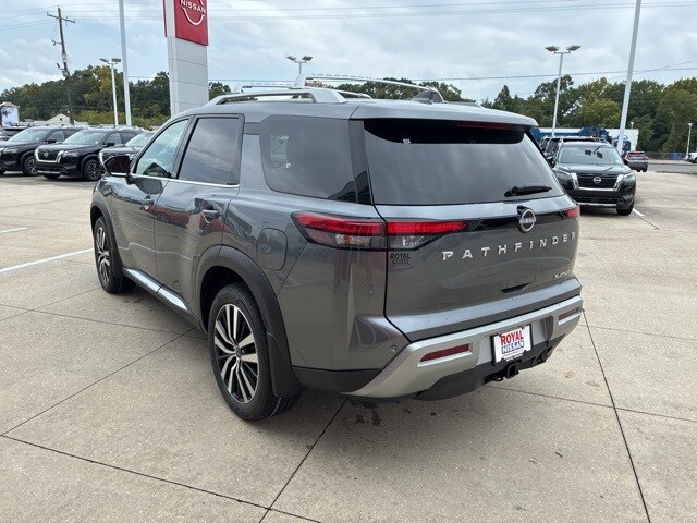 2025 Nissan Pathfinder Platinum photo 4