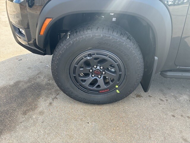 2026 Nissan Frontier PRO-4X photo 3