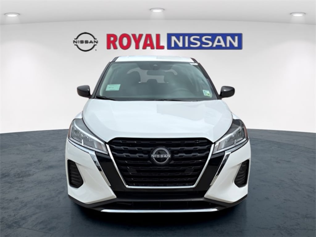 New 2025 Nissan Kicks Play S SUV