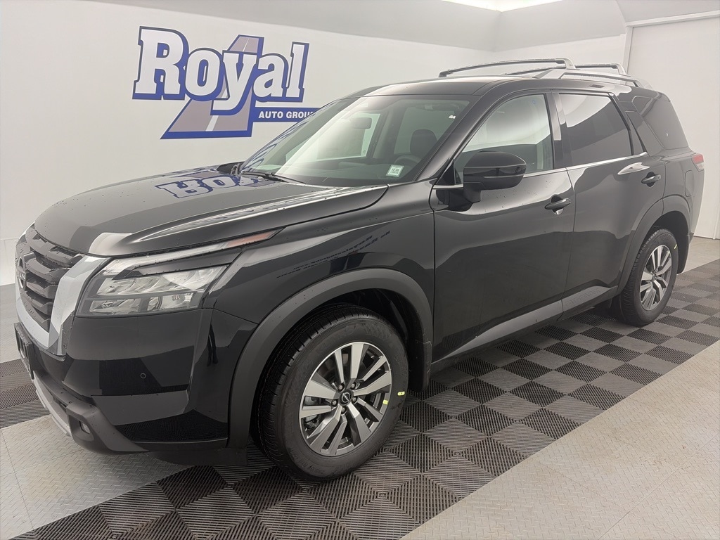 2025 Nissan Pathfinder SL's photo