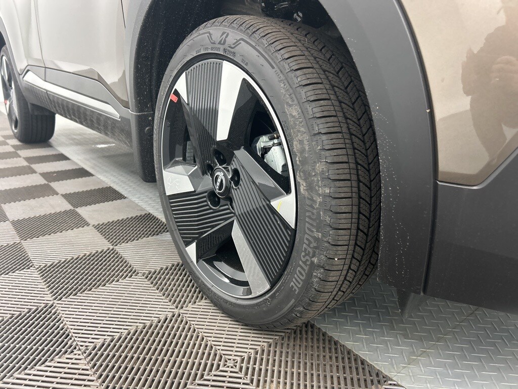 New 2026 Nissan Kicks SR SUV