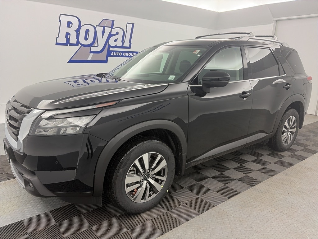 2025 Nissan Pathfinder SL's photo