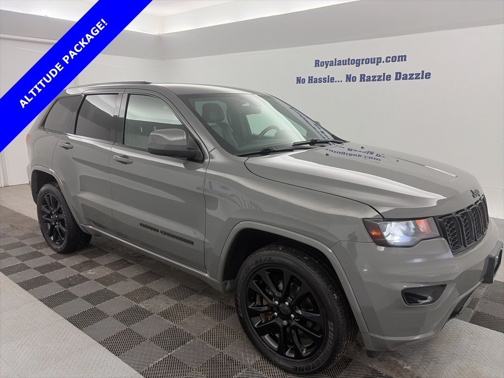 Used 2019 Jeep Grand Cherokee Laredo SUV
