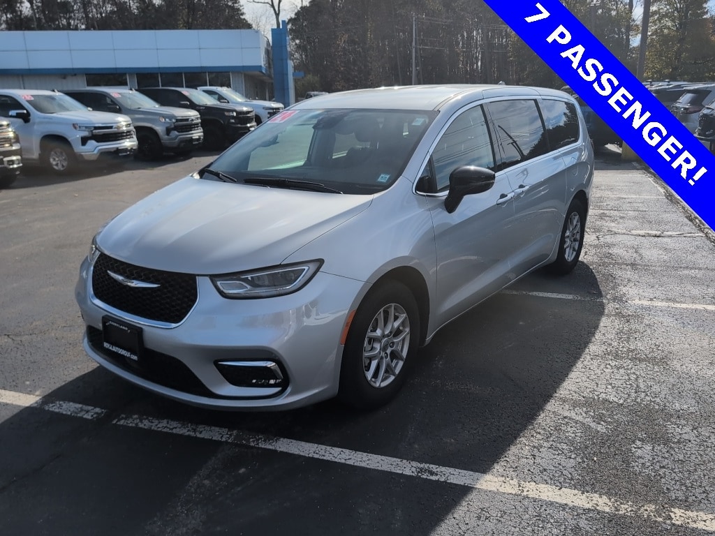 2024 Chrysler Pacifica Touring L's photo