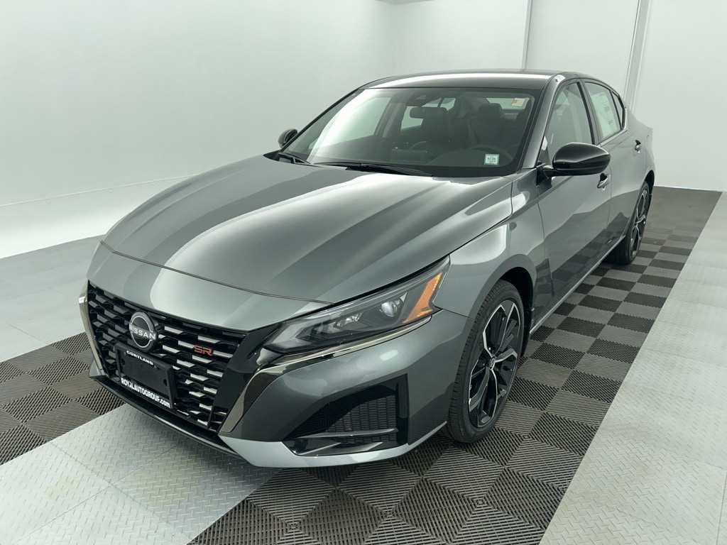 2025 Nissan Altima SR's photo
