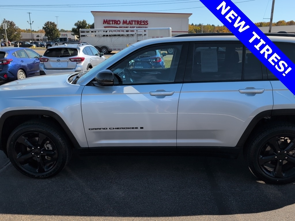 Used 2023 Jeep Grand Cherokee Laredo SUV