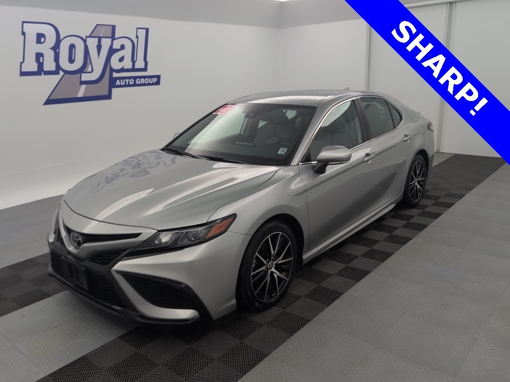 2023 Toyota Camry SE's photo