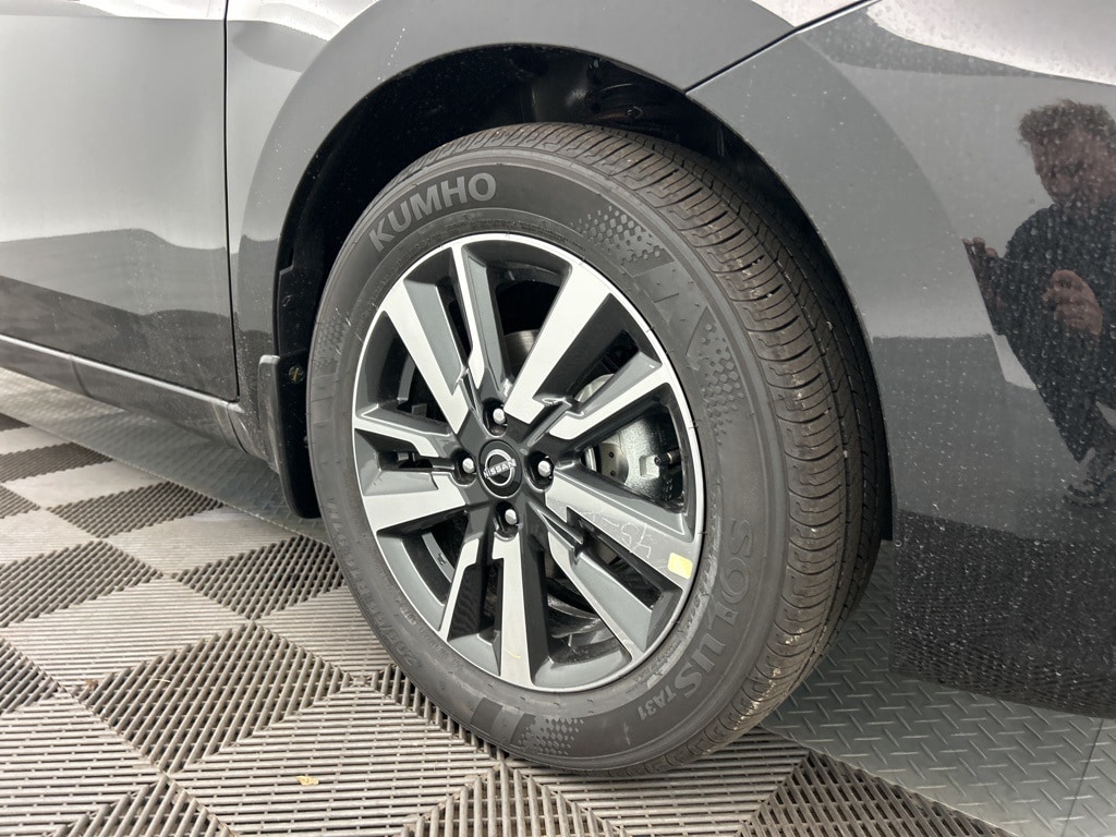 New 2025 Nissan Versa 1.6 SV Sedan