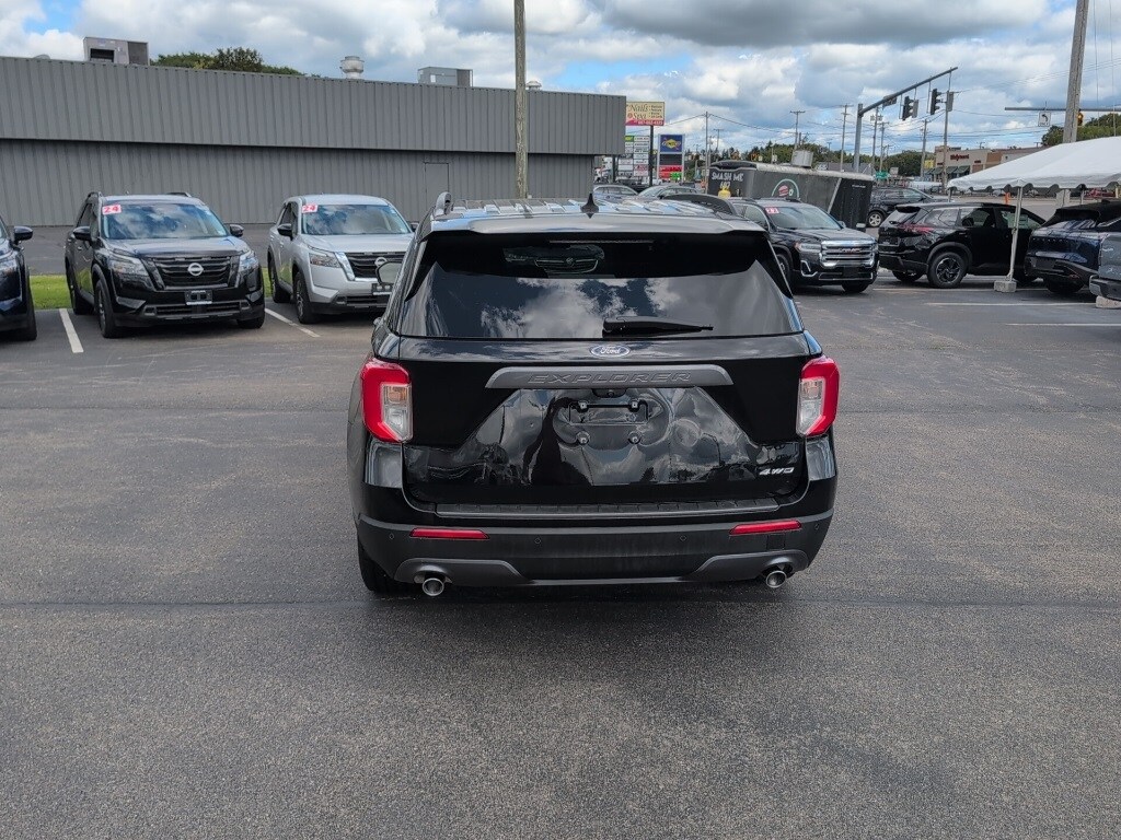 2022 Ford Explorer XLT photo 3