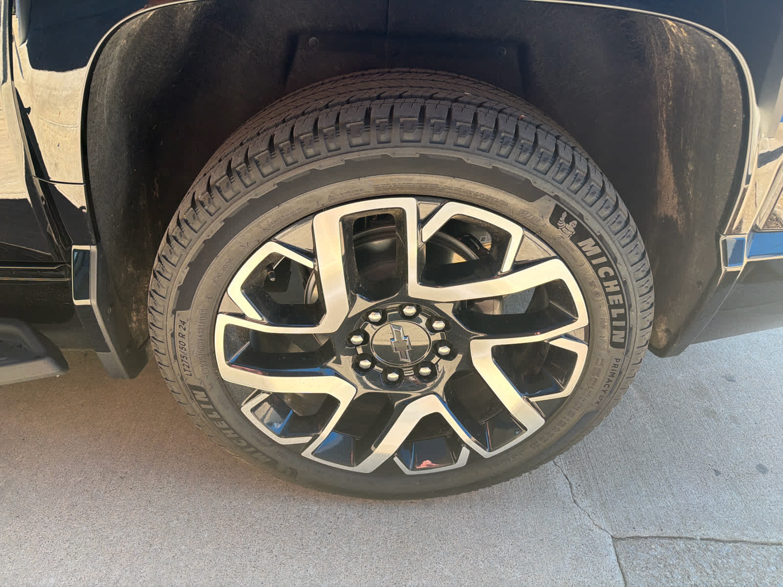 2025 Chevrolet Silverado EV RST - Photo 12