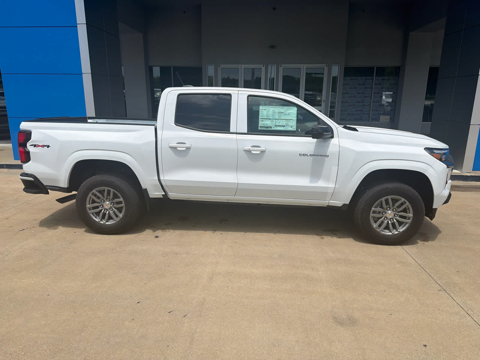 2026 Chevrolet Colorado LT - Photo 8