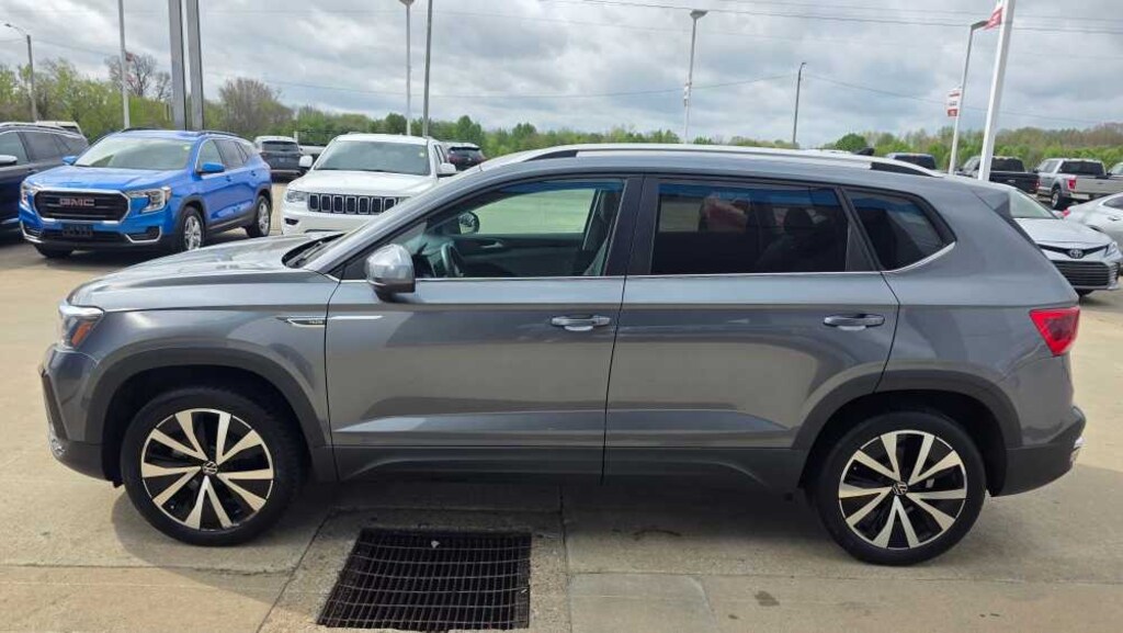 Used 2022 Volkswagen Taos SE FWD