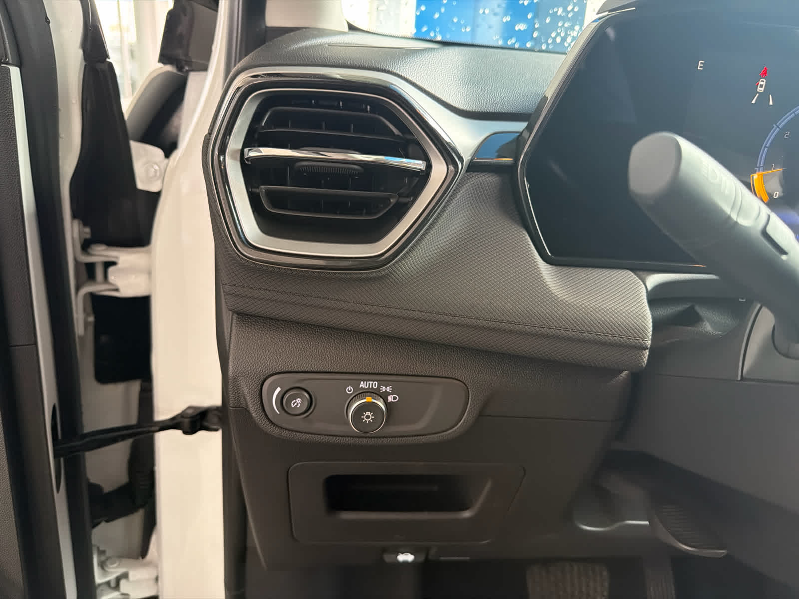 2024 Chevrolet TrailBlazer LT - Photo 23