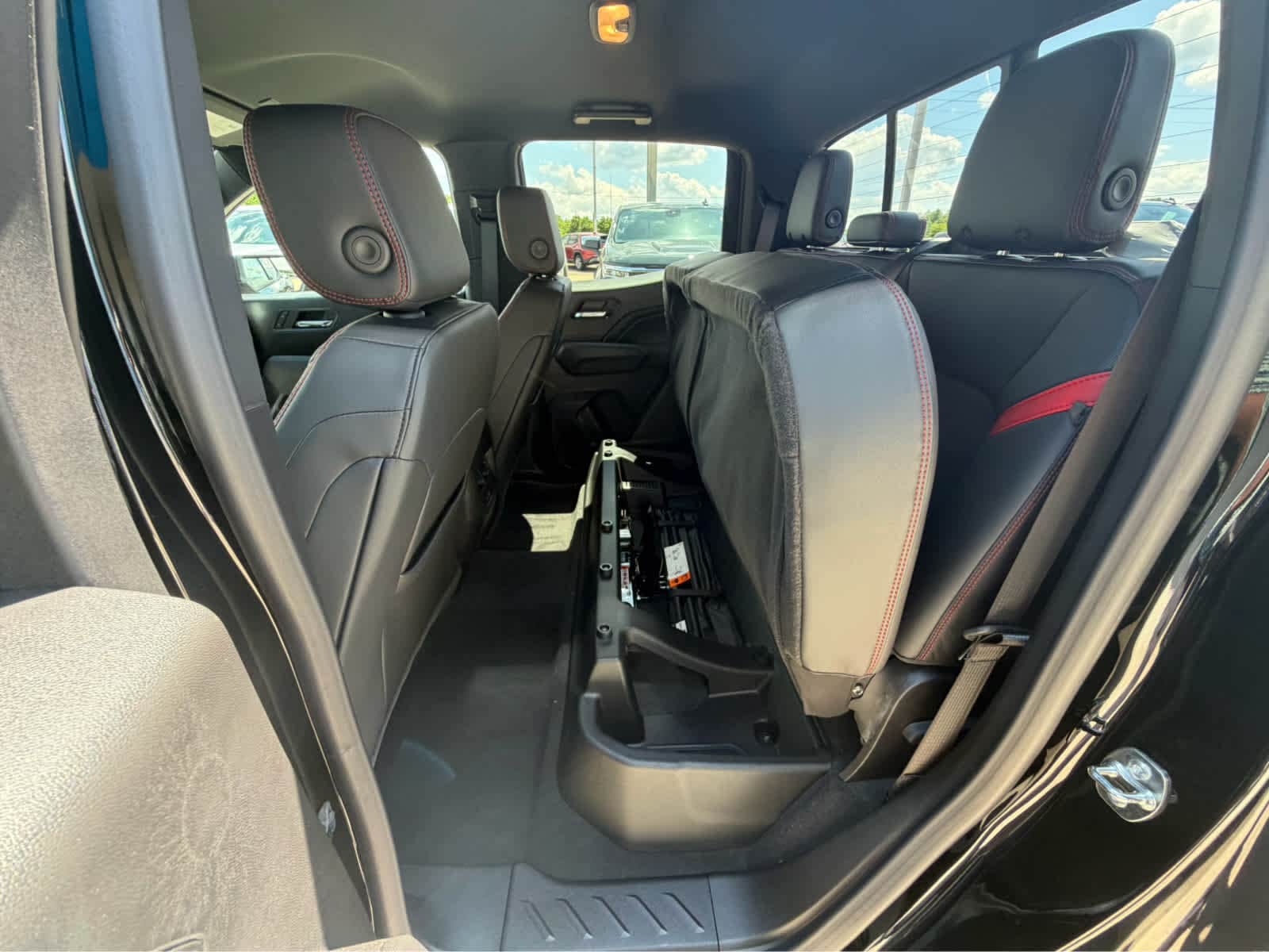 2026 Chevrolet Colorado Z71 - Photo 17