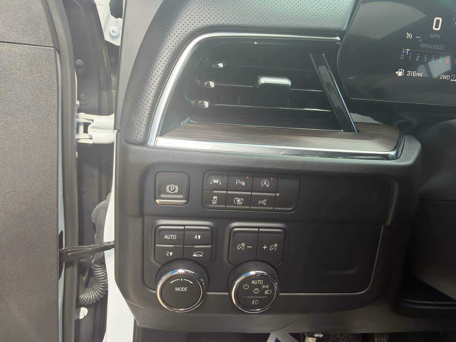 2026 Chevrolet Tahoe Premier - Photo 23