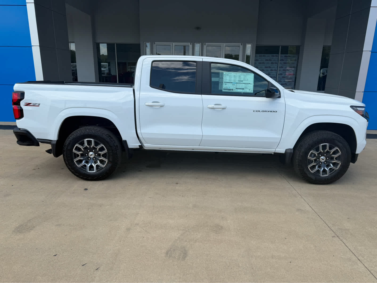 2026 Chevrolet Colorado Z71 - Photo 11
