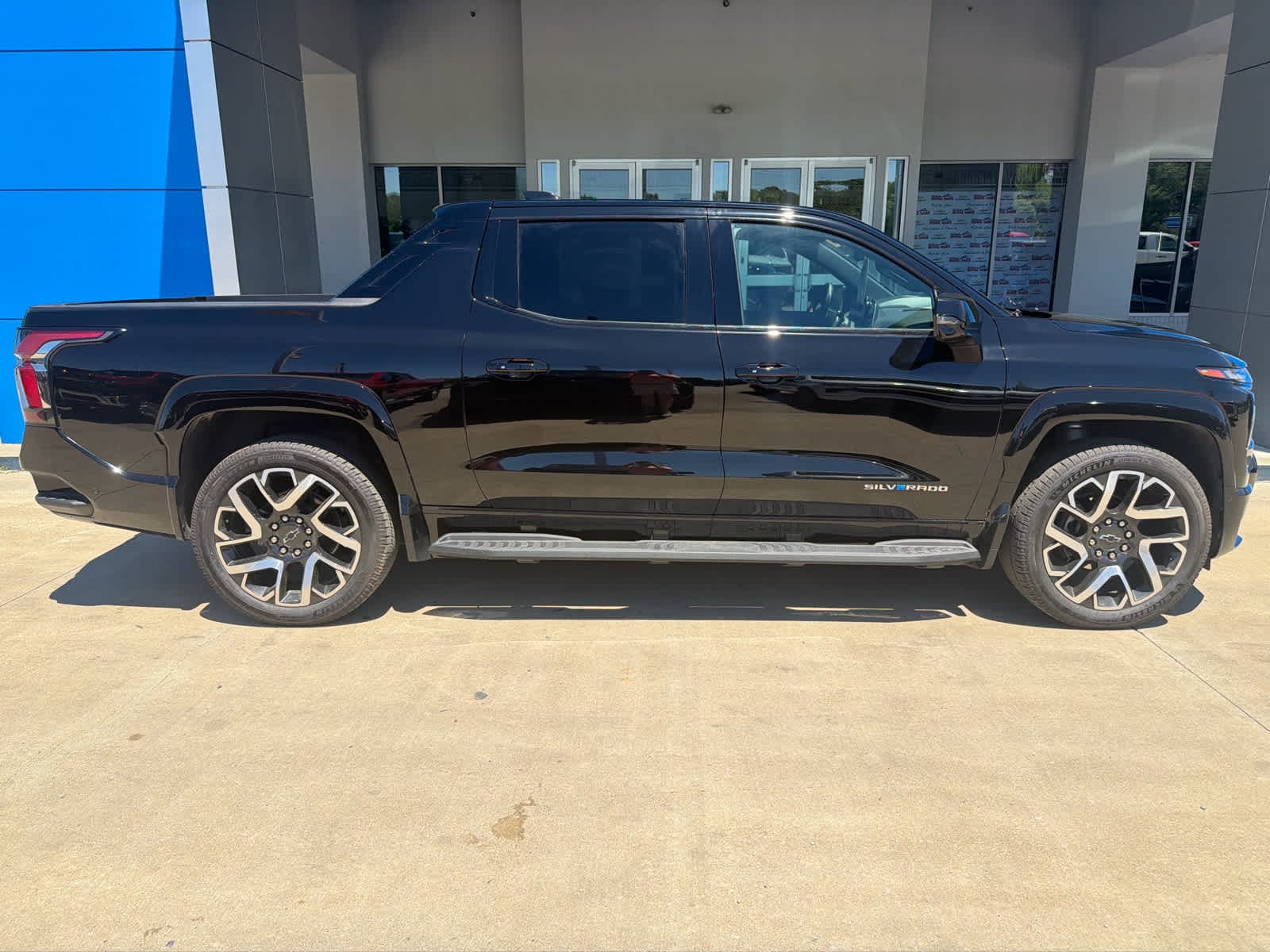 2025 Chevrolet Silverado EV RST - Photo 8