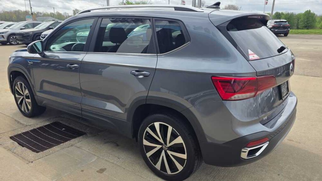 Used 2022 Volkswagen Taos SE FWD