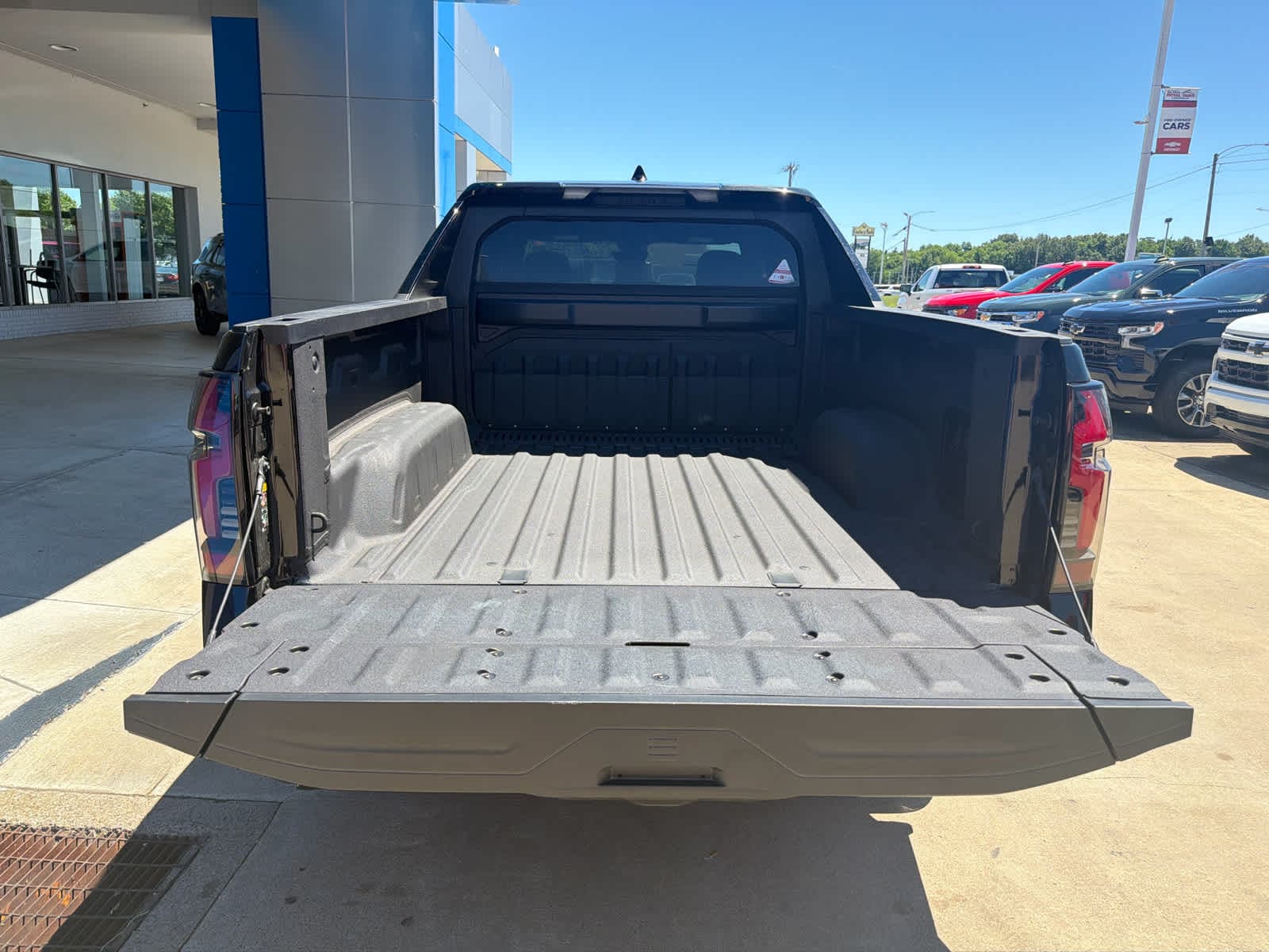 2025 Chevrolet Silverado EV RST - Photo 6