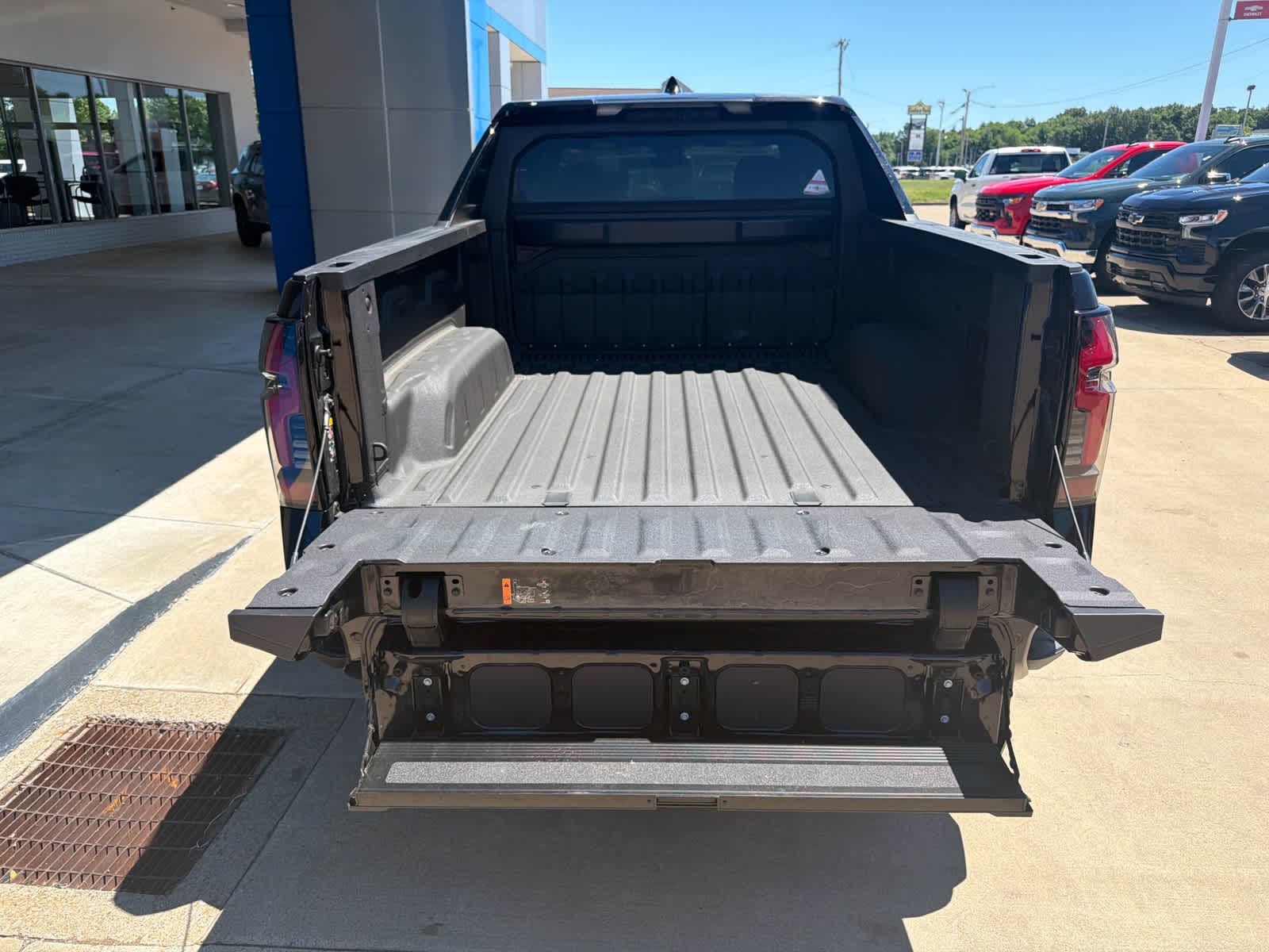 2025 Chevrolet Silverado EV RST - Photo 27