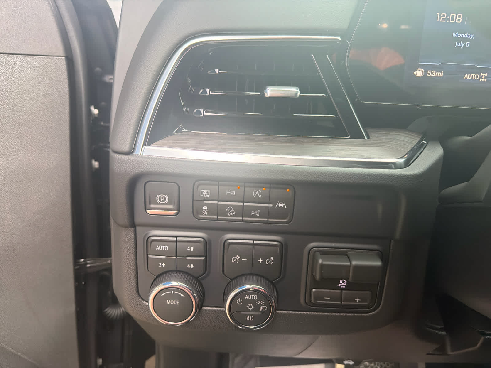 2026 Chevrolet Tahoe LT - Photo 22