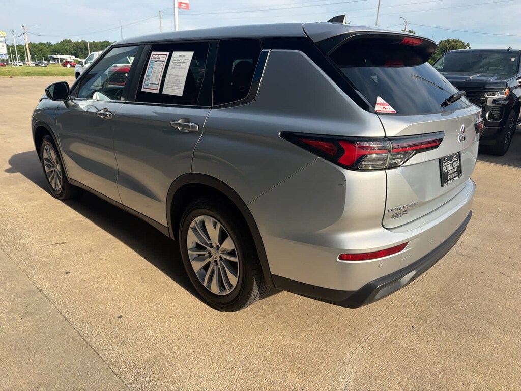 Used 2025 Mitsubishi Outlander ES