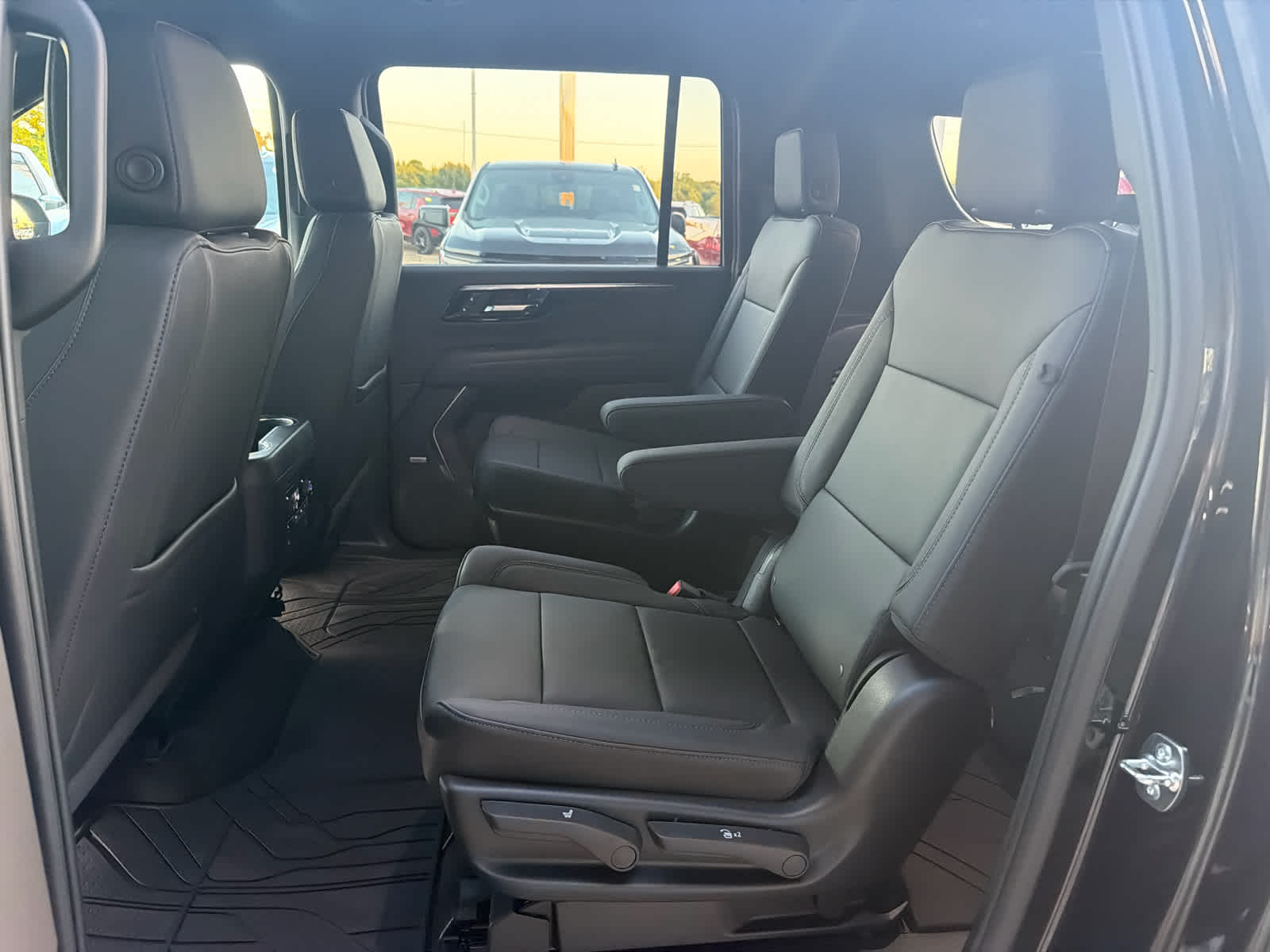 2026 Chevrolet Suburban LT - Photo 26
