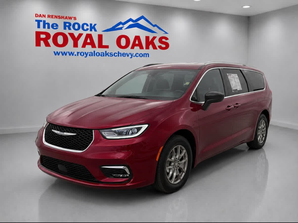 2025 Chrysler Pacifica Select's photo