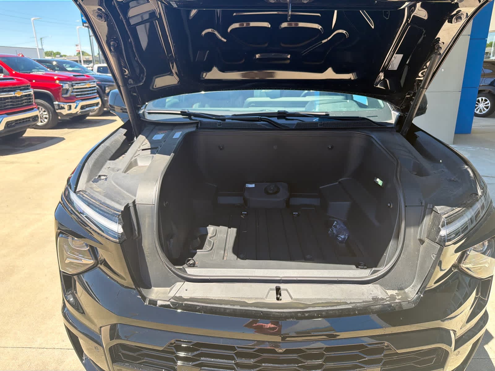 2025 Chevrolet Silverado EV RST - Photo 13