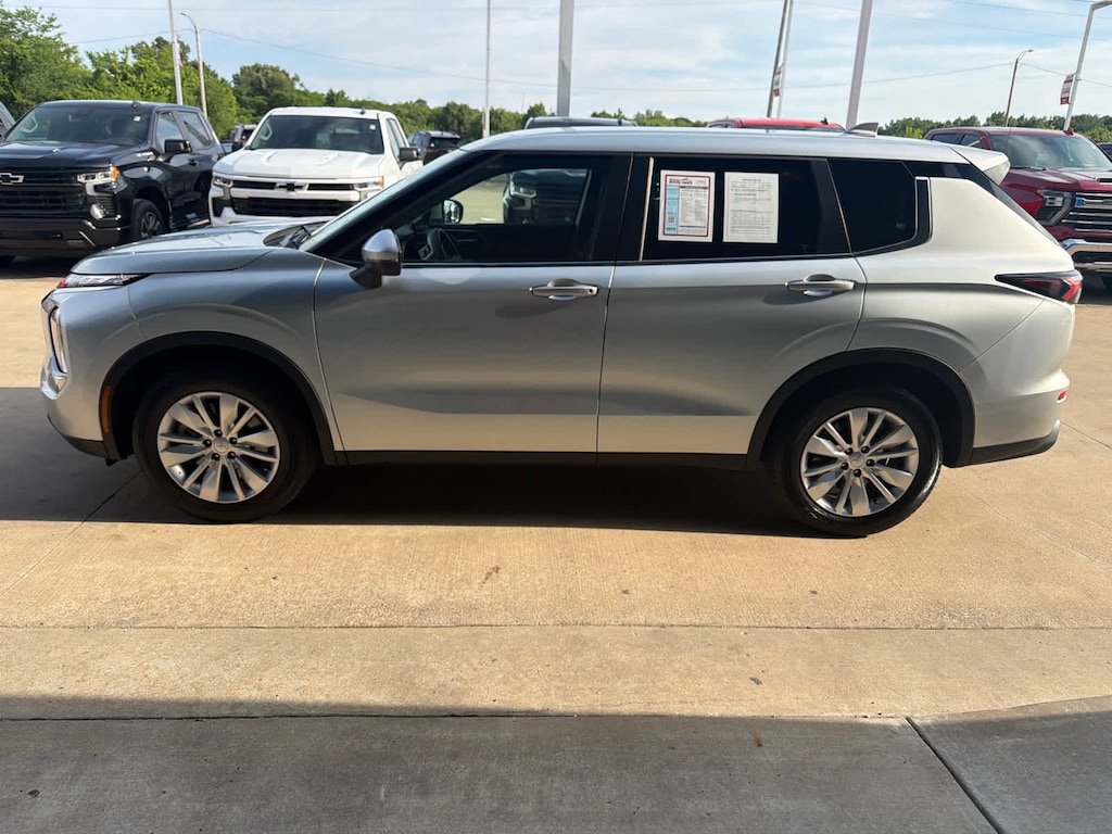 Used 2025 Mitsubishi Outlander ES