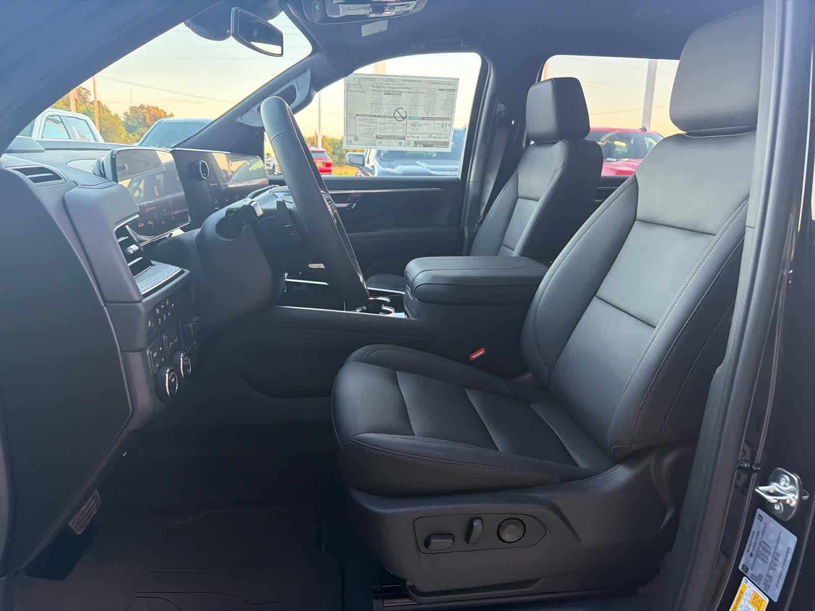 2026 Chevrolet Suburban LT - Photo 14