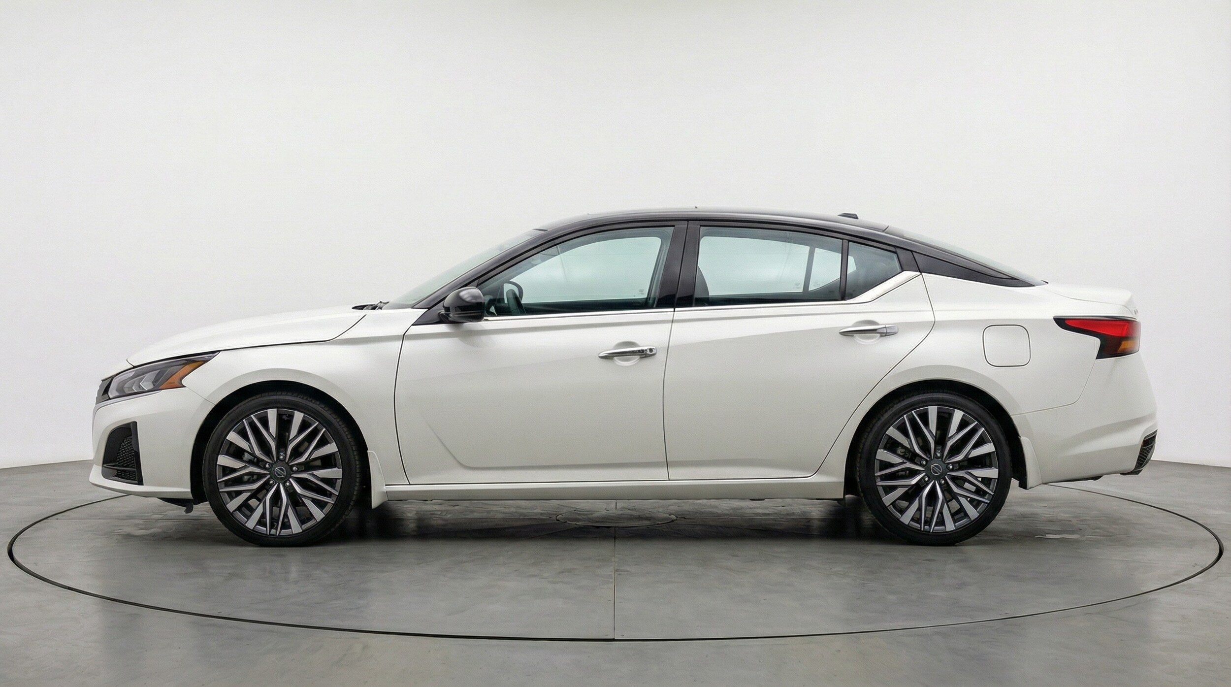 Thumbnail: 2025 Nissan Altima - 4