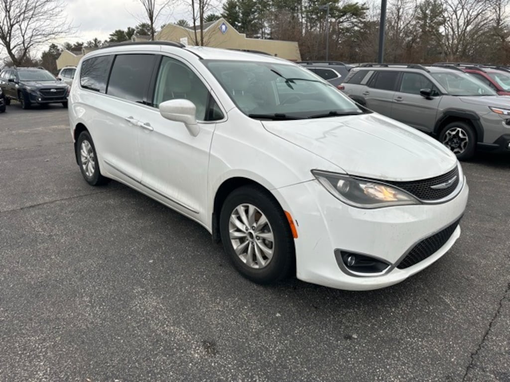 Used 2017 Chrysler Pacifica Touring-L Van