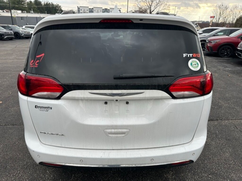 Used 2017 Chrysler Pacifica Touring-L Van