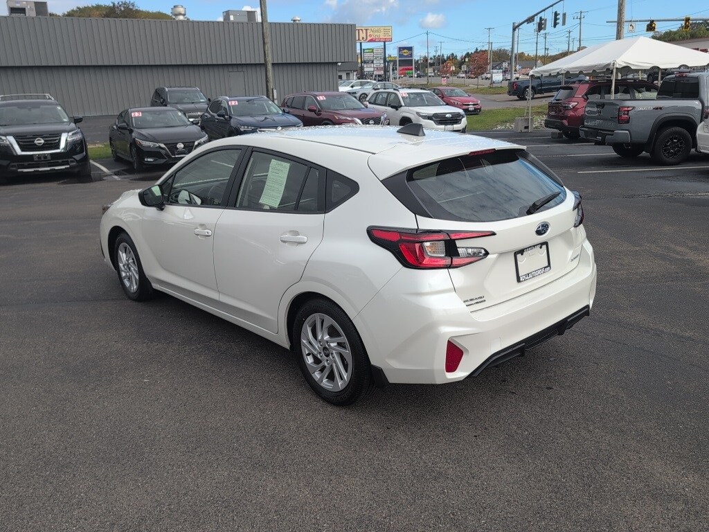 2024 Subaru Impreza Base photo 3