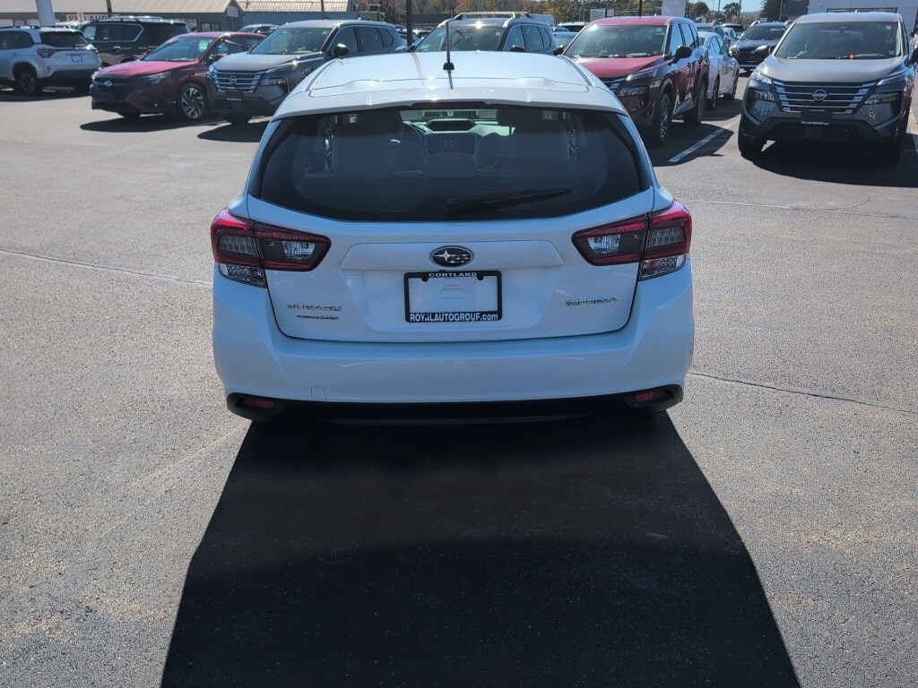 2023 Subaru Impreza Base photo 3