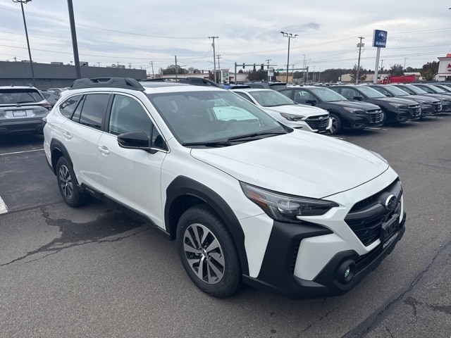 2025 Subaru Outback Premium's photo