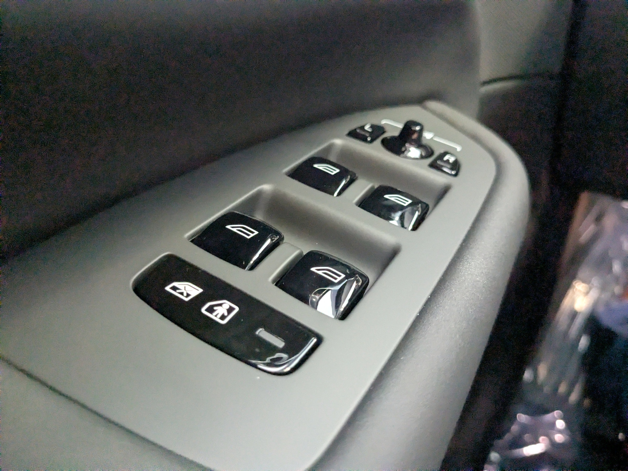 2026 Volvo XC90 Plus - Photo 31